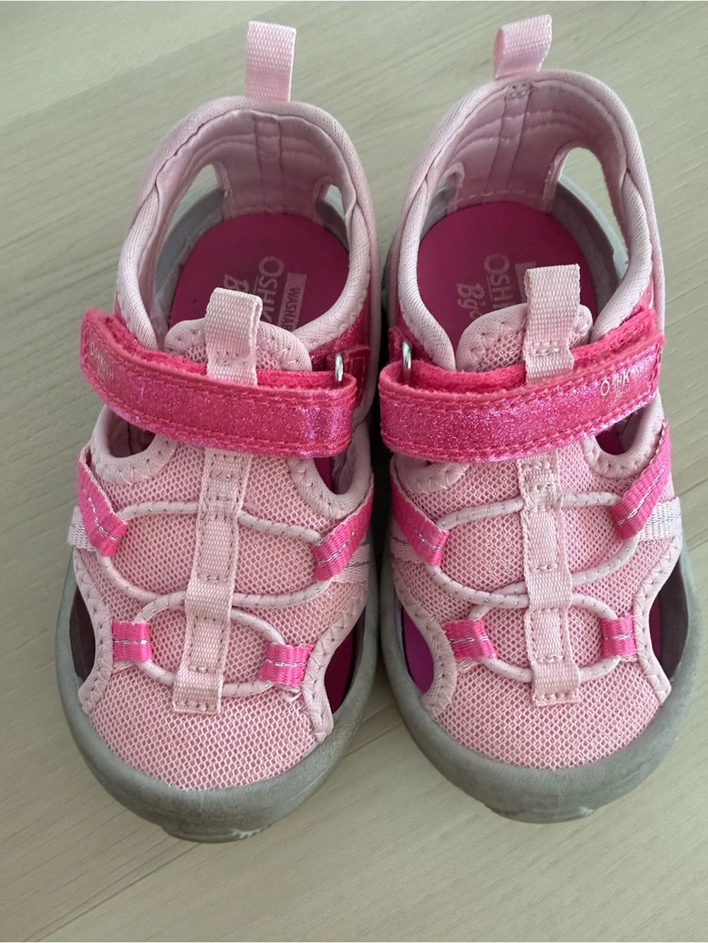 OshKosh B'gosh Light Pink and Hot Pink Closed-Toe Sandals
